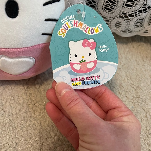 ❗️NEW❗️Hello Kitty Squishmallow - Picture 2 of 3